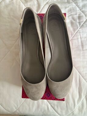 Tory Burch Elizabeth Low Heel Pump with Pink and Red Pattern Shoe Box & dust bag